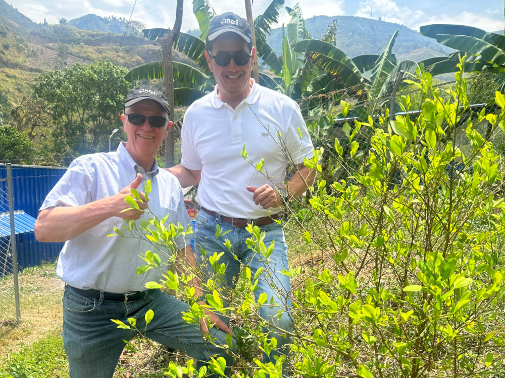 Lee Brooks Vicepresidente de BELL y Diego Navia Giraldo Gerente para Colombia.